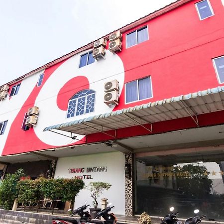 Vaccinated Staff - Oyo 1703 Terang Bintang Hotel Batam Exterior foto