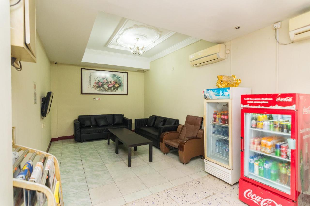 Vaccinated Staff - Oyo 1703 Terang Bintang Hotel Batam Exterior foto